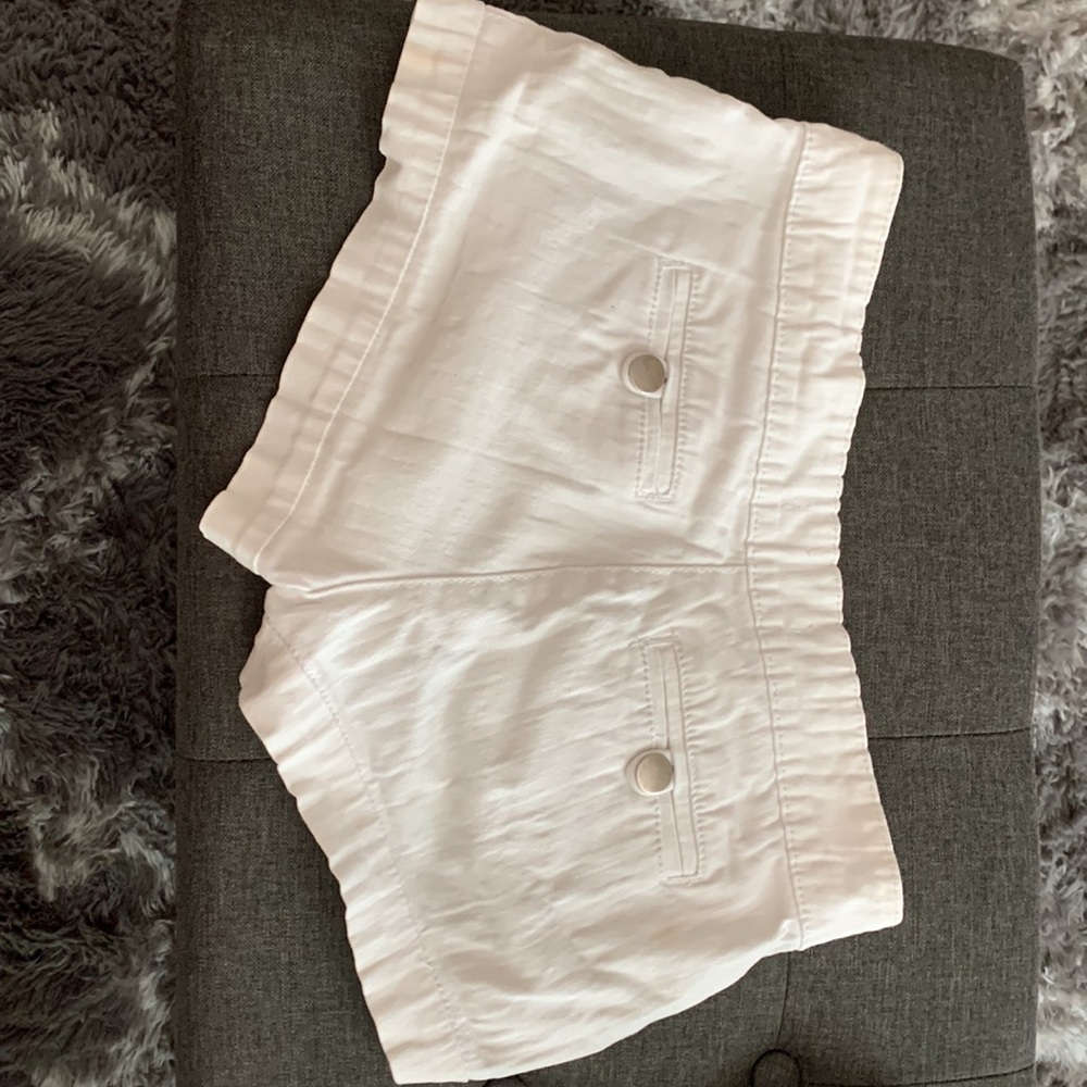 White shorts - Picture 2 of 2